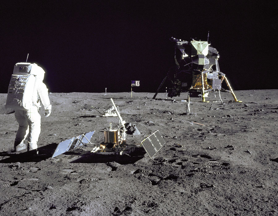 aldrinseismometer_apollo11.jpeg